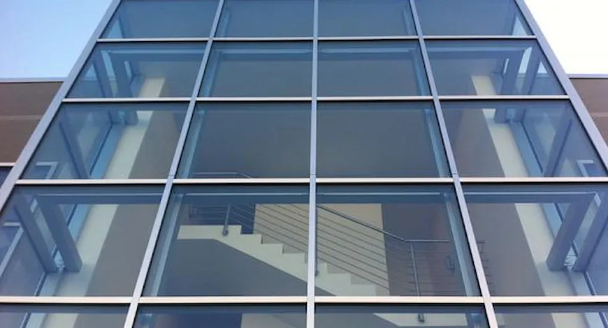 Frameless Façade